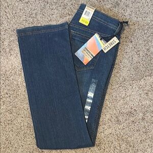 NWT Women's DKNY Jeans Chelsea Jean Size 4R